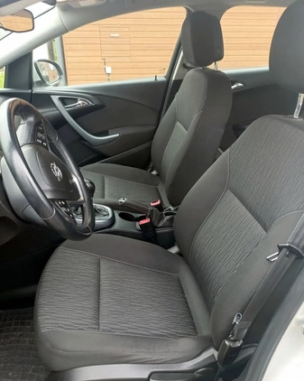 Opel Astra cena 24000 przebieg: 184000, rok produkcji 2014 z Poznań małe 46